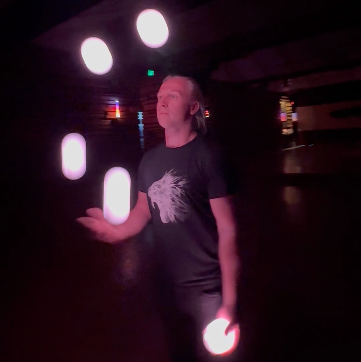 flowmoja LED juggling ball