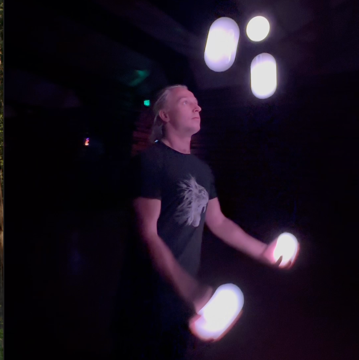 flowmoja LED juggling ball