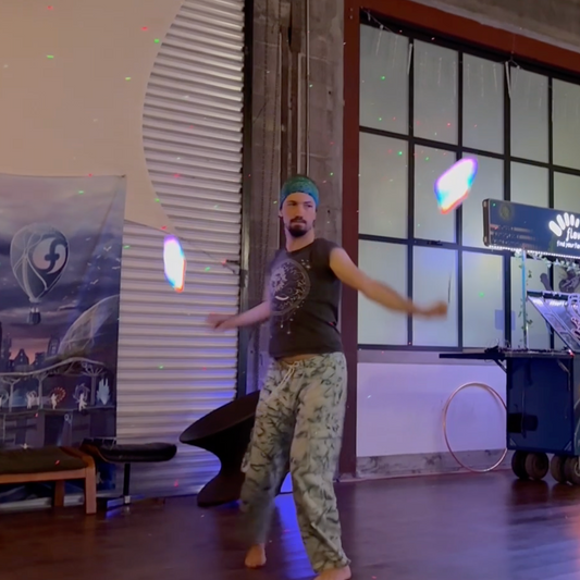 flowtoys vision spin9 LED oxbow meteor aka puppyhammer in action